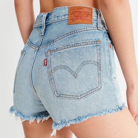 levi's light wash shorts